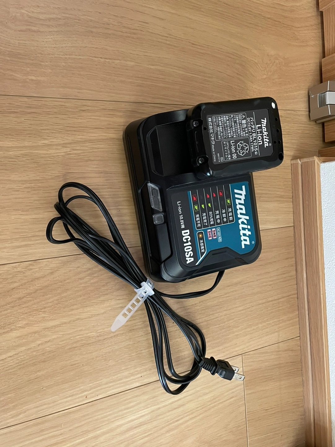 バッテリー&充電器のみ 🖐️マキタ BL1015 10.8V 1.5Ahの写真2枚目