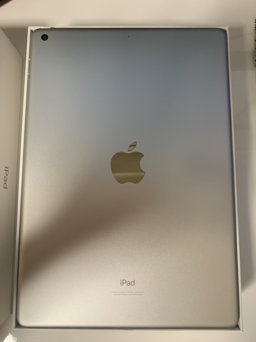 iPad第9世代Wi-Fiモデル(64GB)の写真5枚目