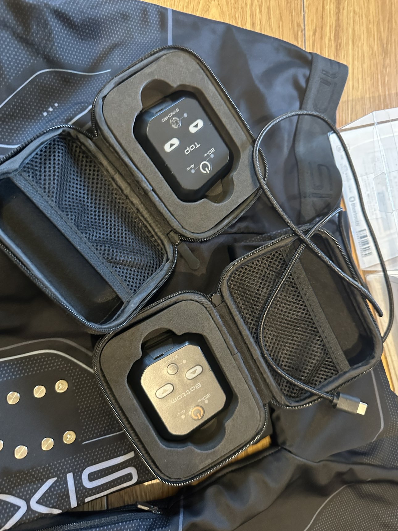 【最安値・美品】シックスパッド　SIXPAD　パワースーツ上S 下M メンズの写真2枚目