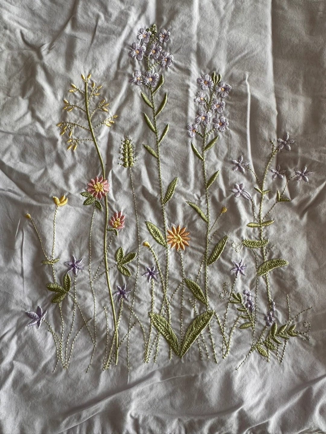 刺繍の枕カバーの写真2枚目