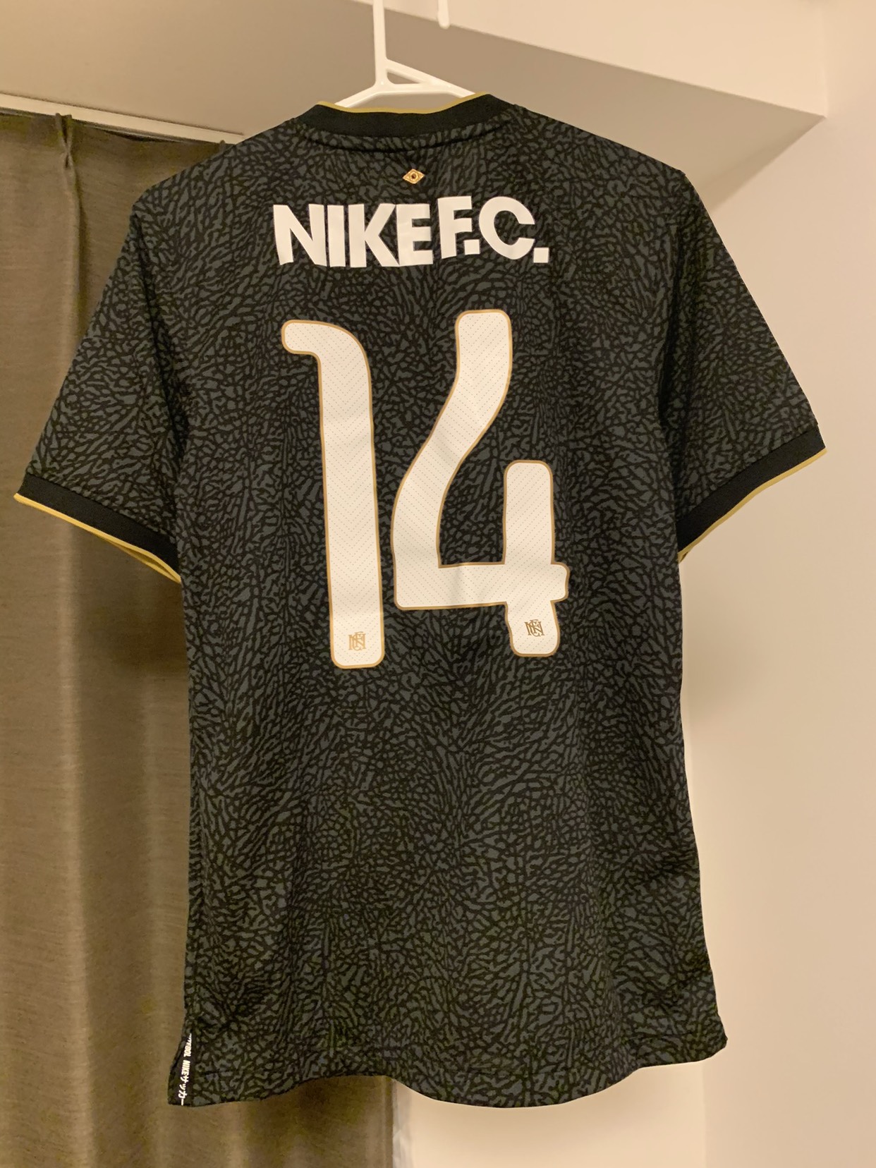 【急募】2/12まで!!! ★ほぼ新品未使用★限定NIKE F.C★Tシャツ★の写真2枚目