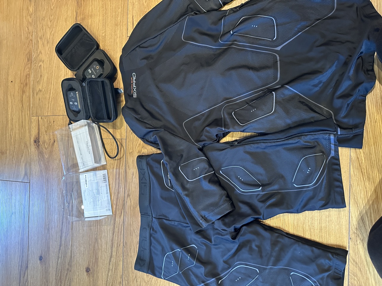 【最安値・美品】シックスパッド　SIXPAD　パワースーツ上S 下M メンズの写真6枚目