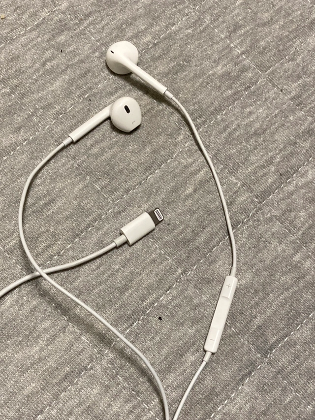 iPhone ライトニングイヤホン
