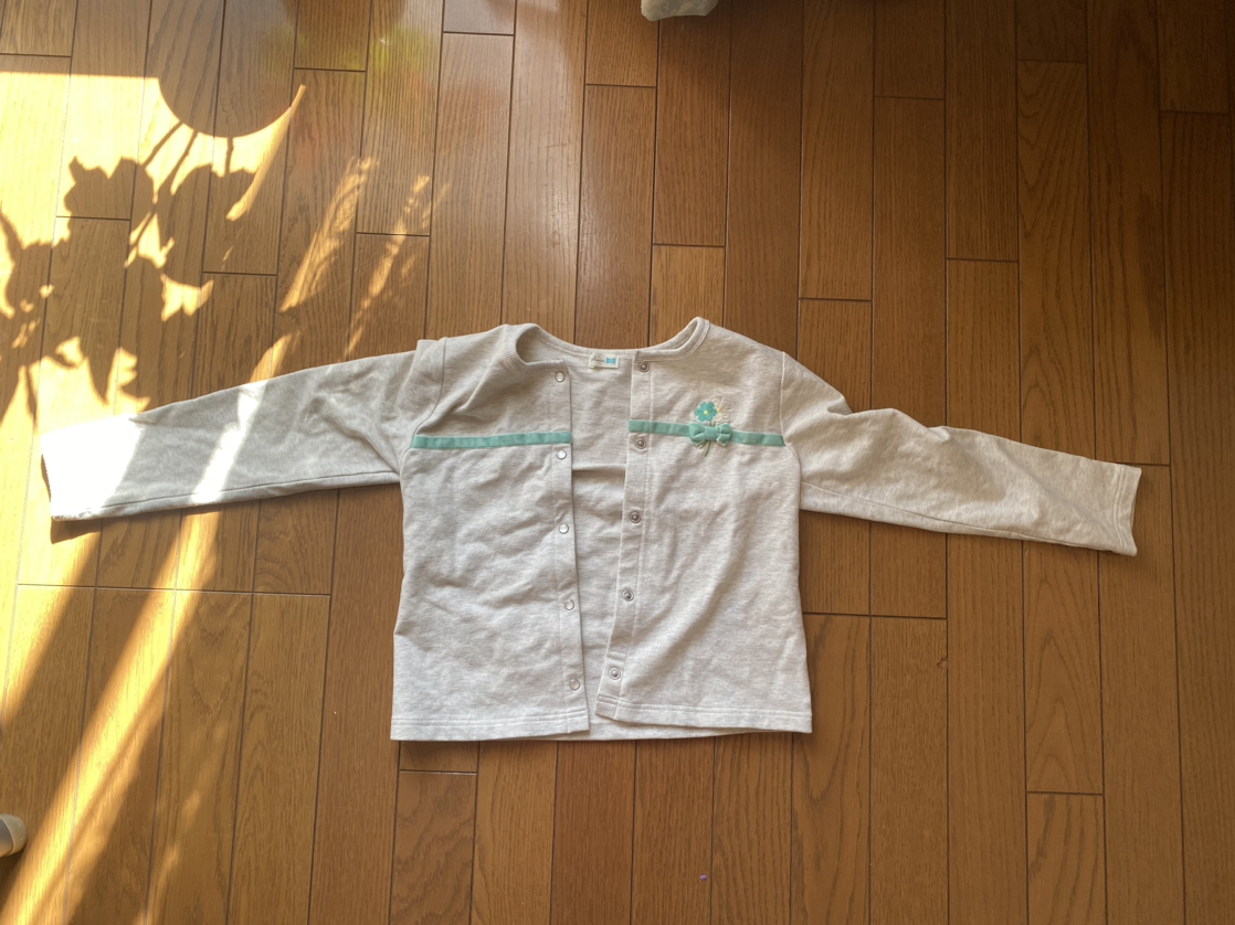 キッズ　カーディガン　130の写真3枚目