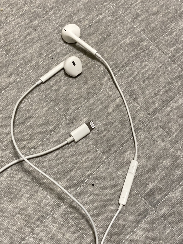 ライトニングイヤホン