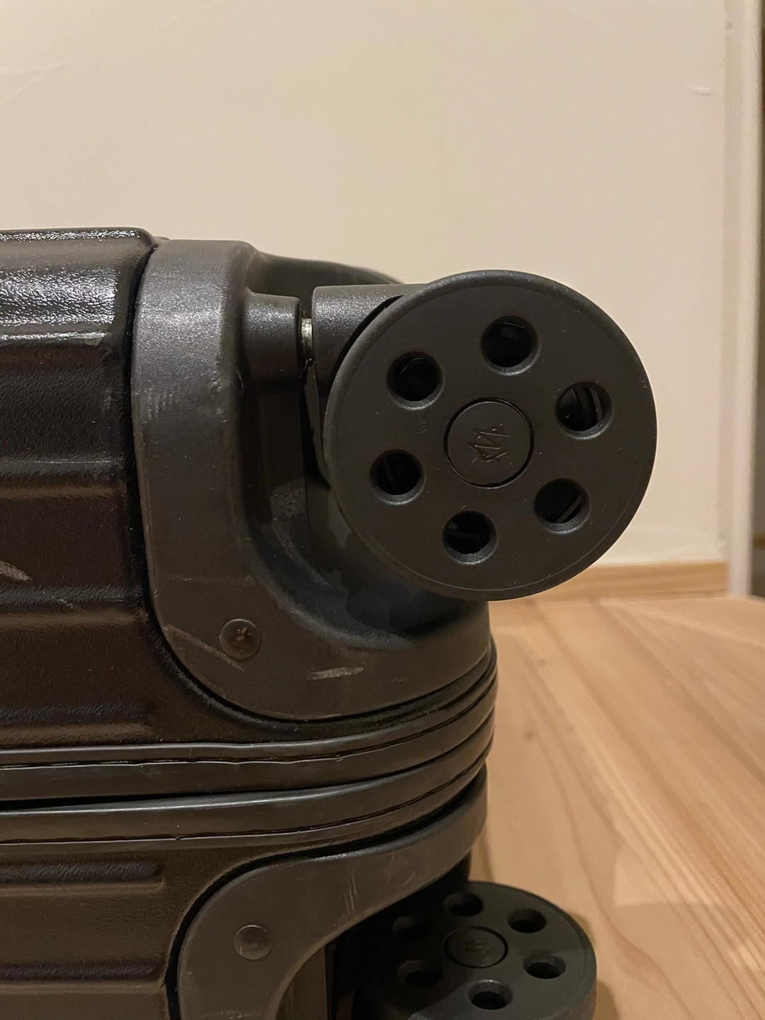 Rimowa salsa スーツケース 60Lの写真5枚目