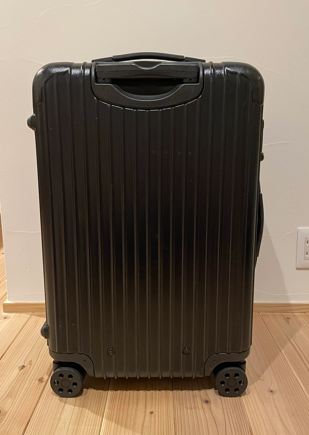Rimowa salsa スーツケース 60Lの写真2枚目