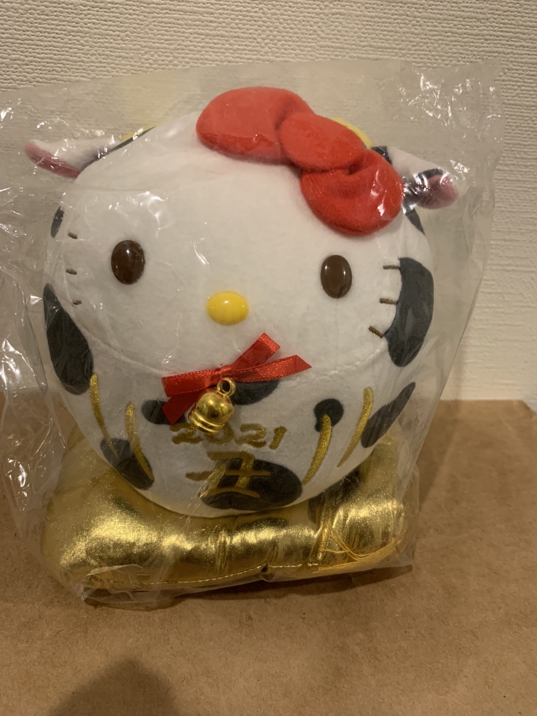 残りお１つ⭐︎新品⭐︎未開封⭐︎ぬいぐるみハローキティ⭐︎丑年ダルマバージョン