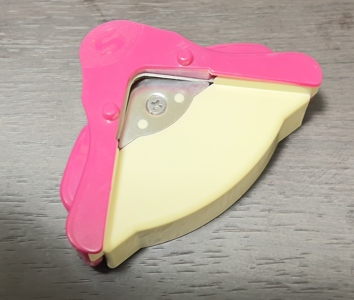 便利なパウチの角を丸くする道具です