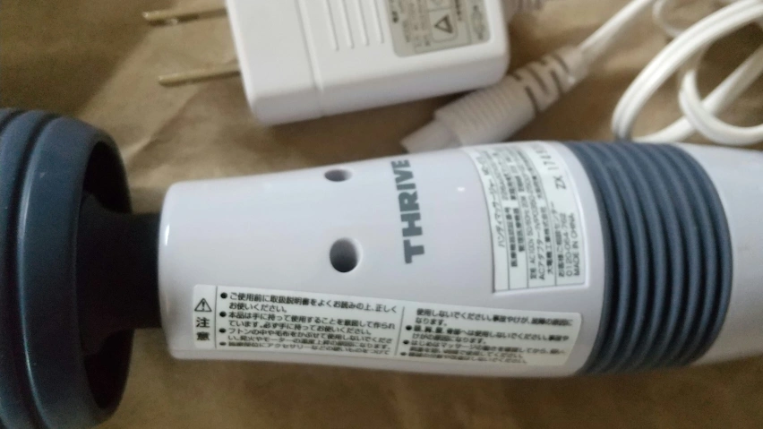 THRIVEハンディーマッサージャー【軽量コードレス振動こりをほぐす】の写真2枚目