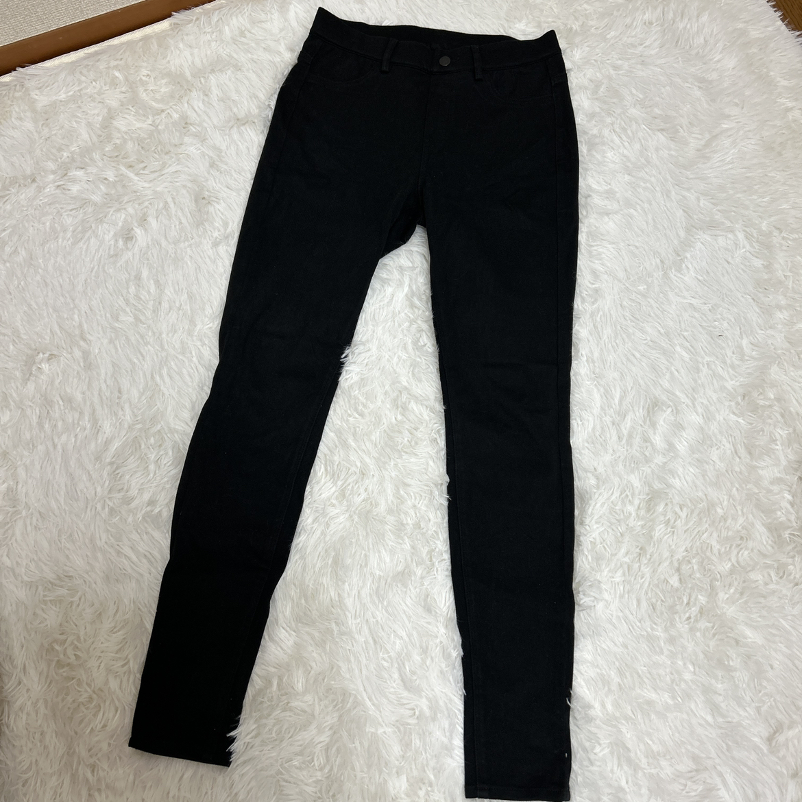 美品　UNIQLO 黒パンツ　ストレッチ　Mサイズ
