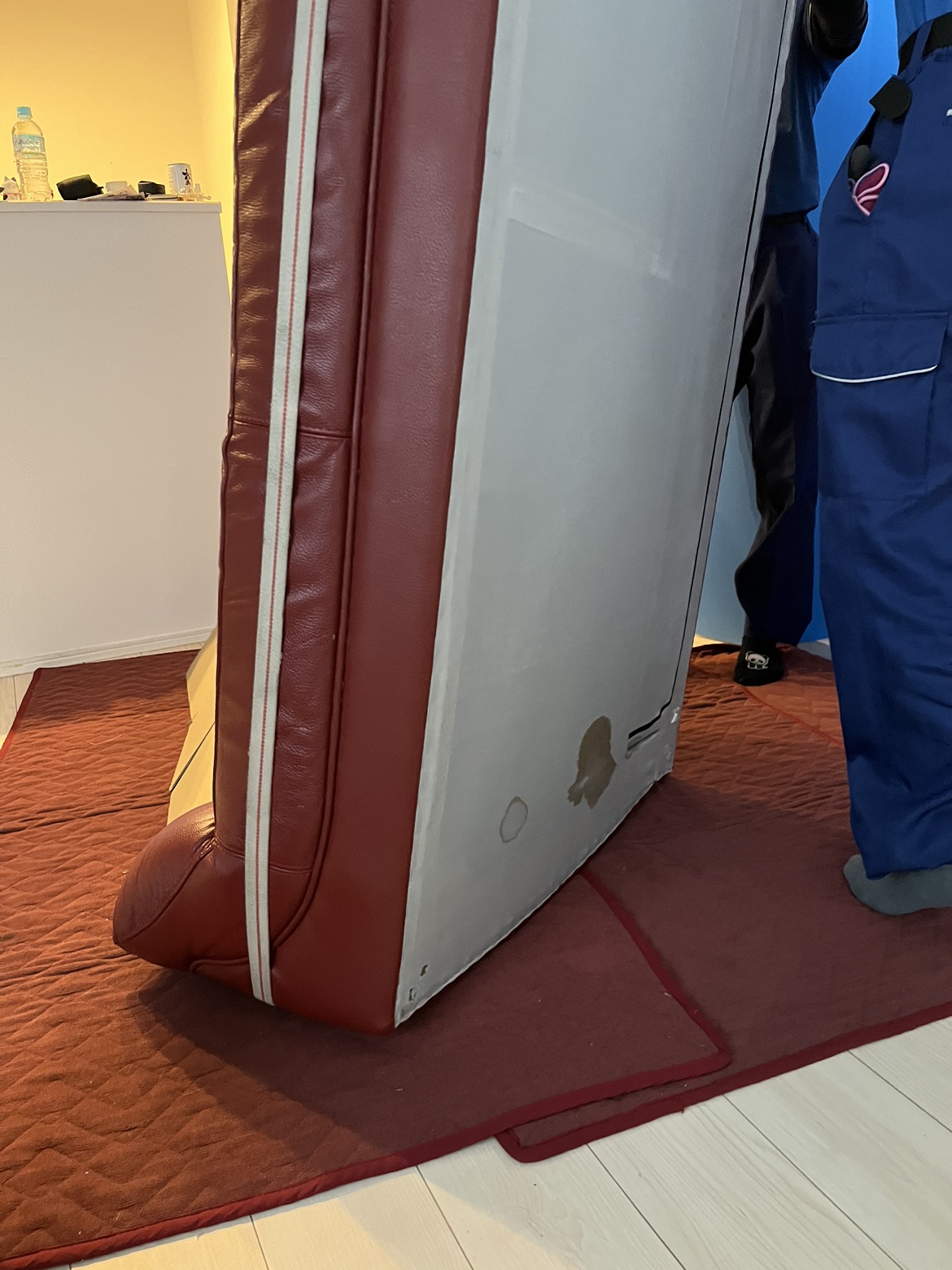ワインレッドレザーソファ（都内家具屋購入18万円）の写真2枚目