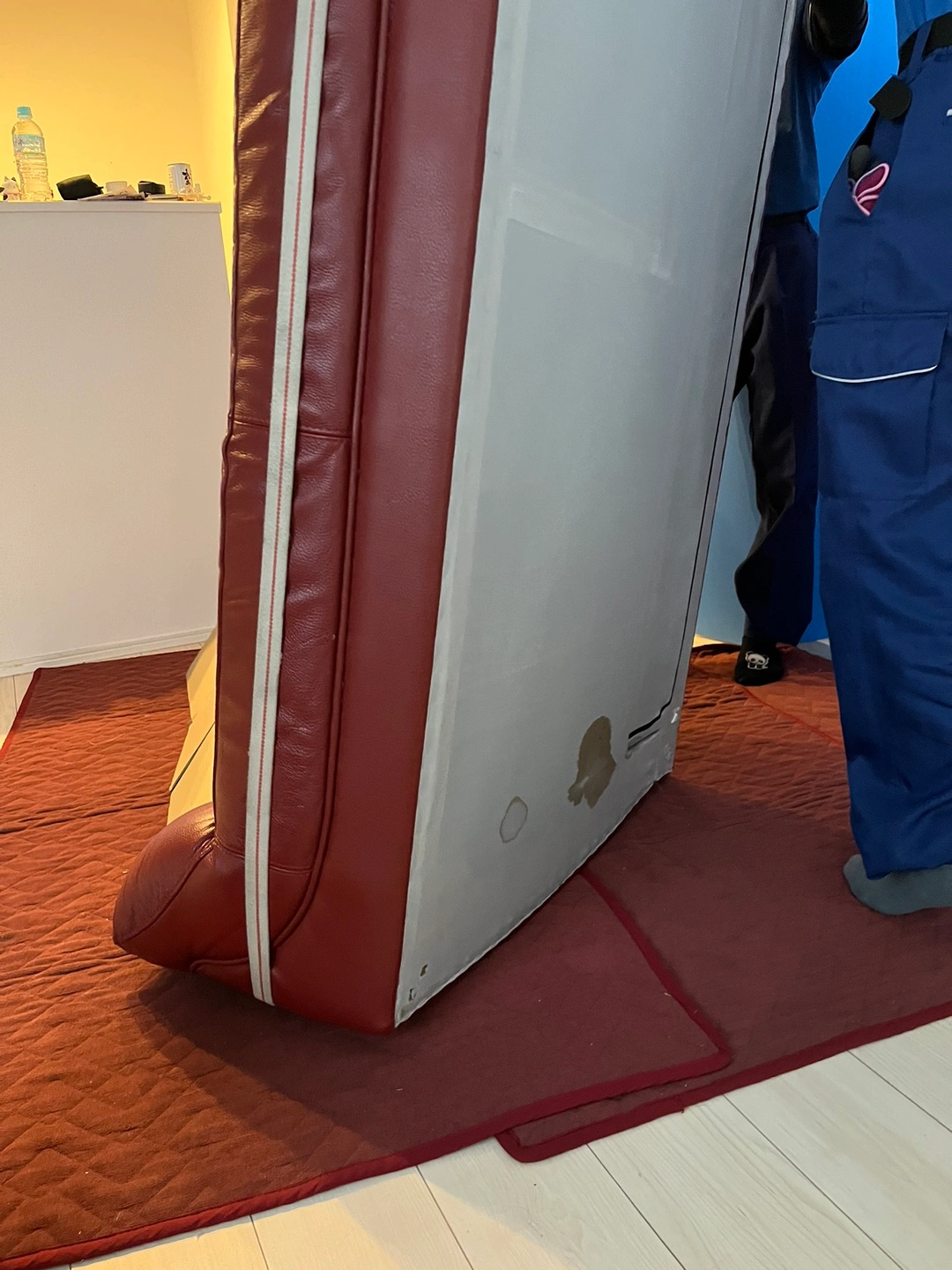 ワインレッドレザーソファ(都内家具屋購入18万円)の写真2枚目