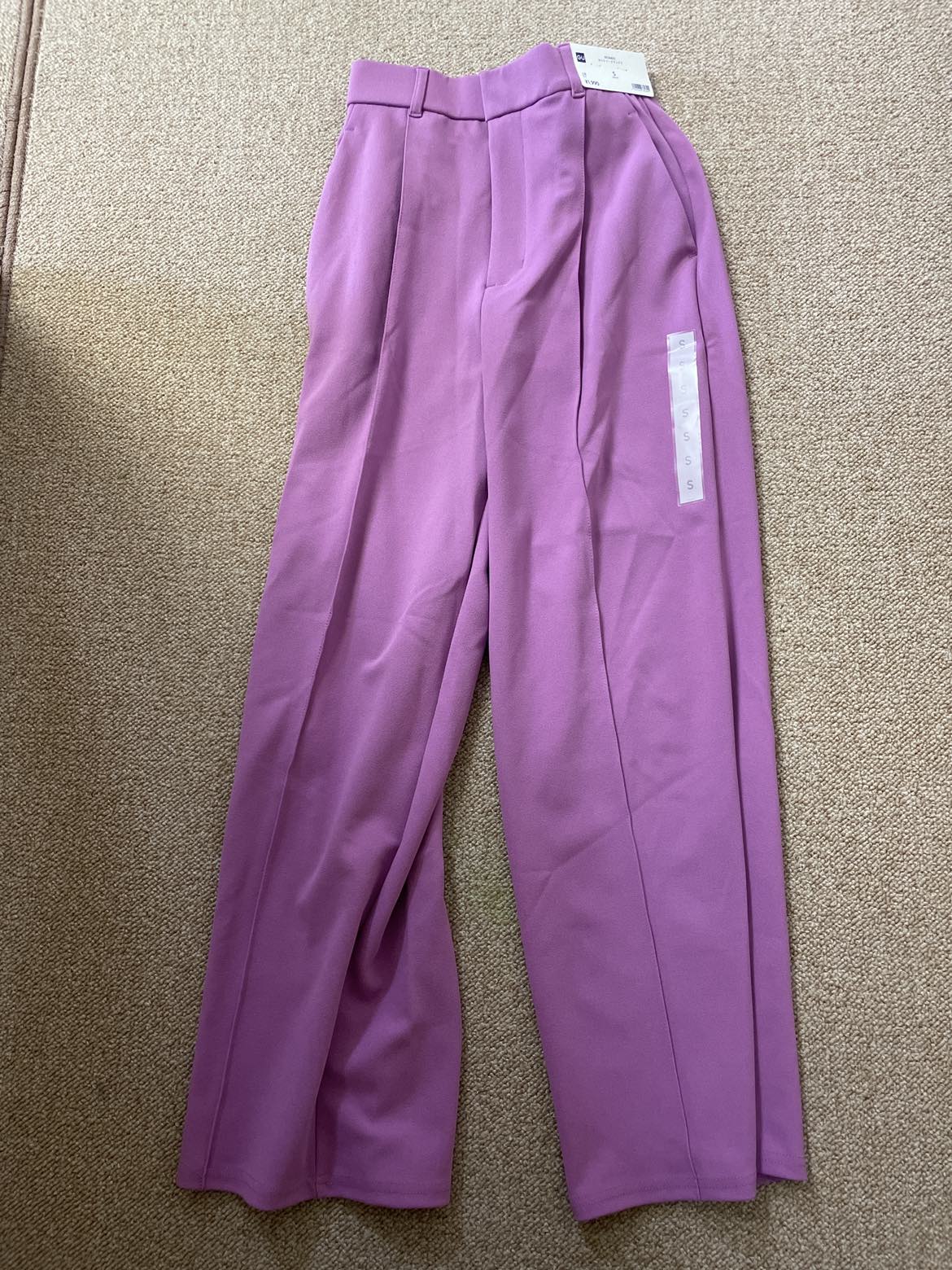 ジーユー　新品　カットソースラックスＳ