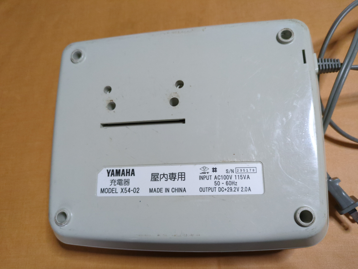 電動自転車用充電器の写真2枚目