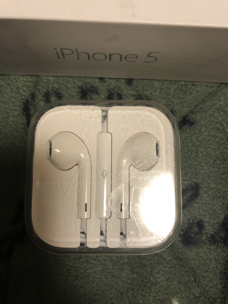 iPhone純正イヤホンの写真2枚目
