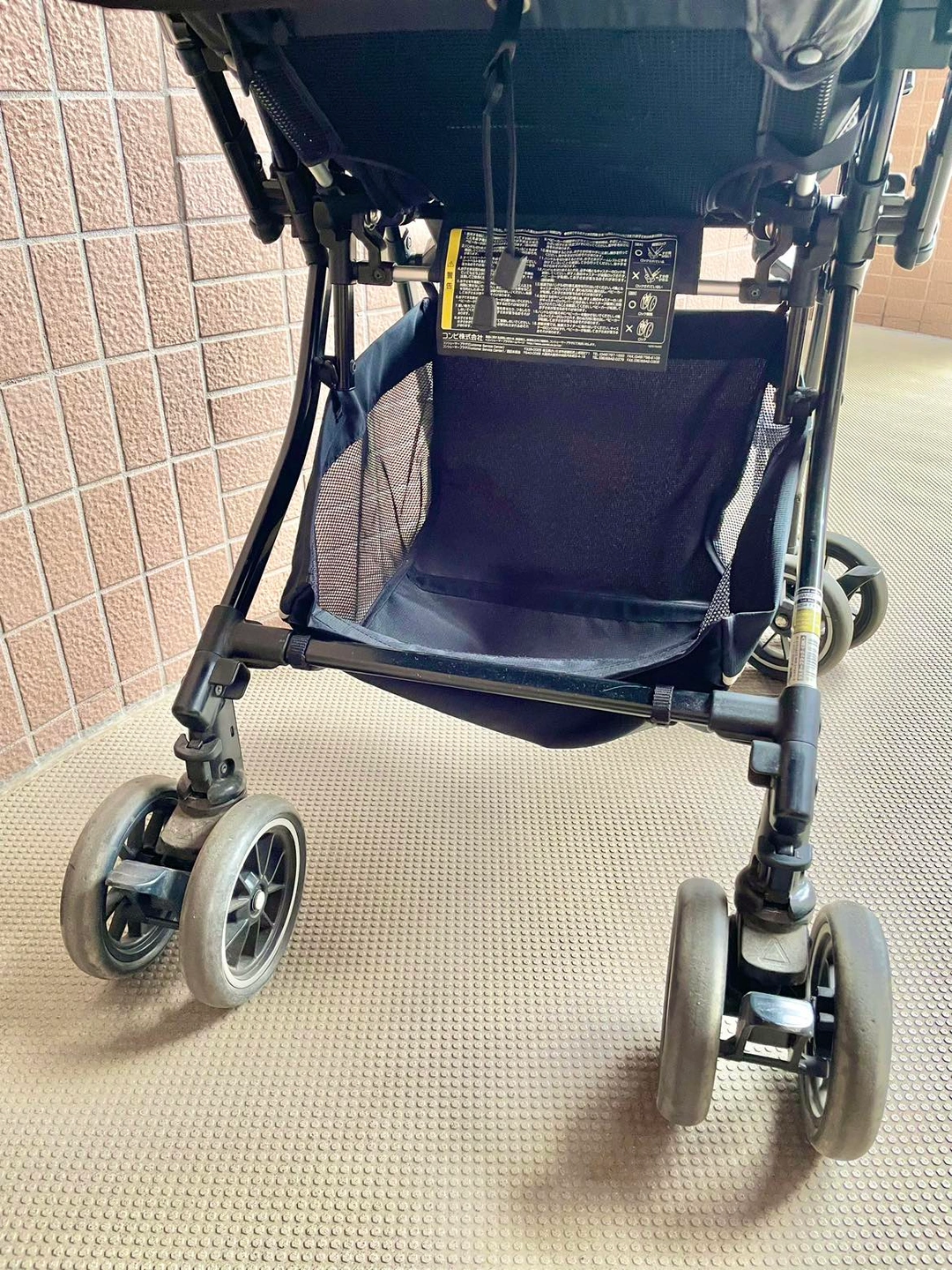 Combi コンビ ベビーカー メチャカルハンディ オート4キャスの写真4枚目