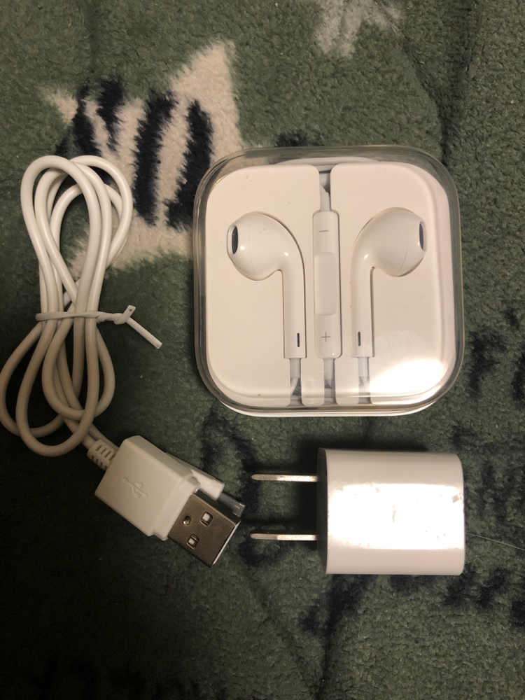 iPhone純正イヤホンの写真2枚目