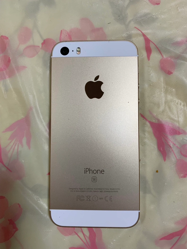 アイホンSE第一世代64GB ゴールドの写真2枚目
