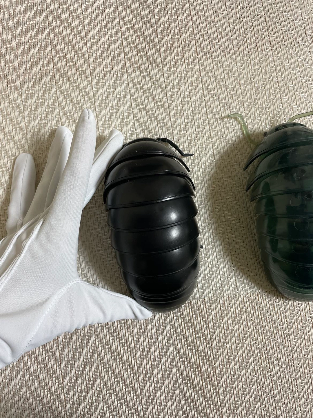 大きなダンゴムシのフィギュア 2個の写真2枚目