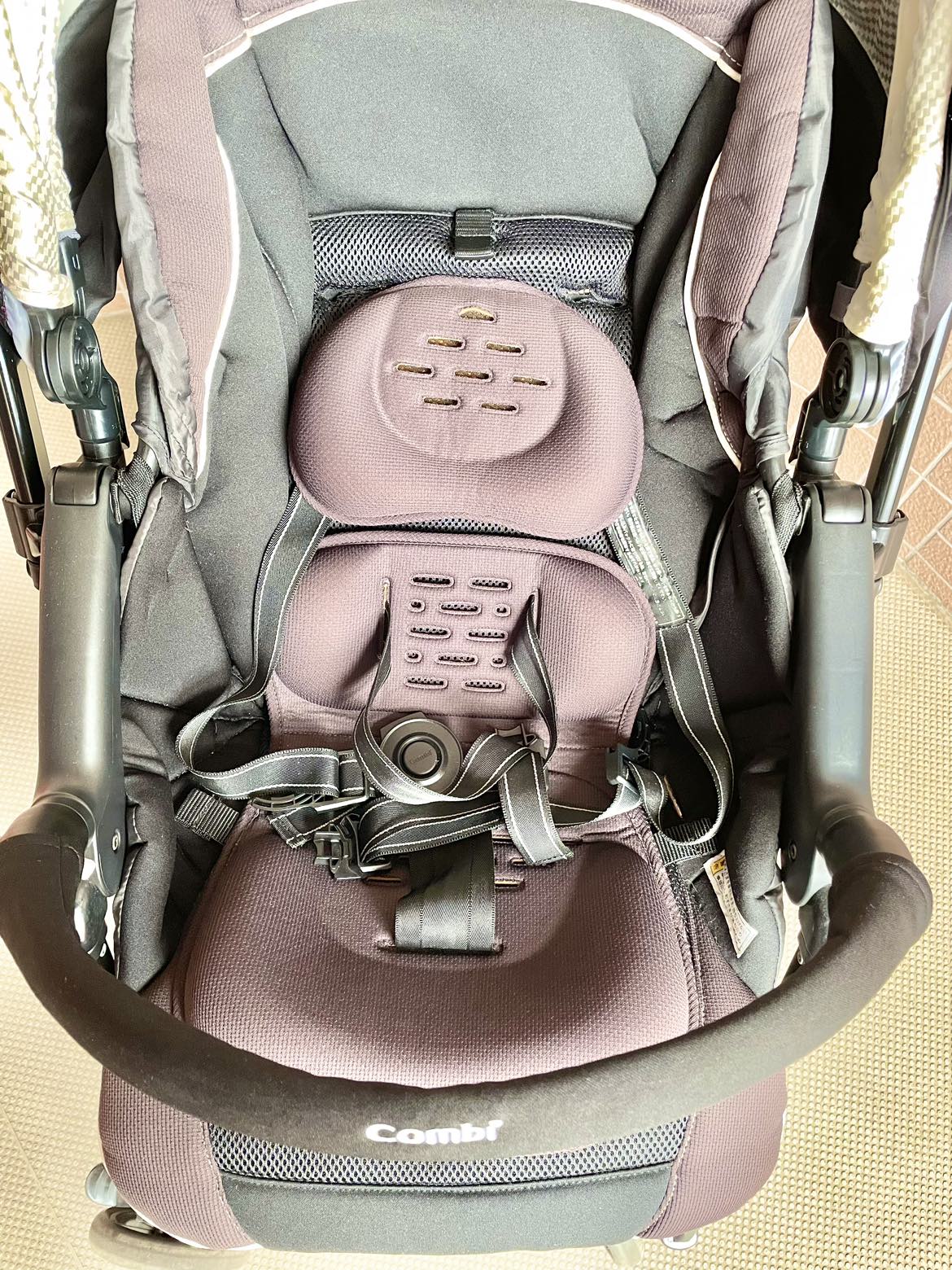 Combi コンビ ベビーカー メチャカルハンディ オート4キャスの写真3枚目