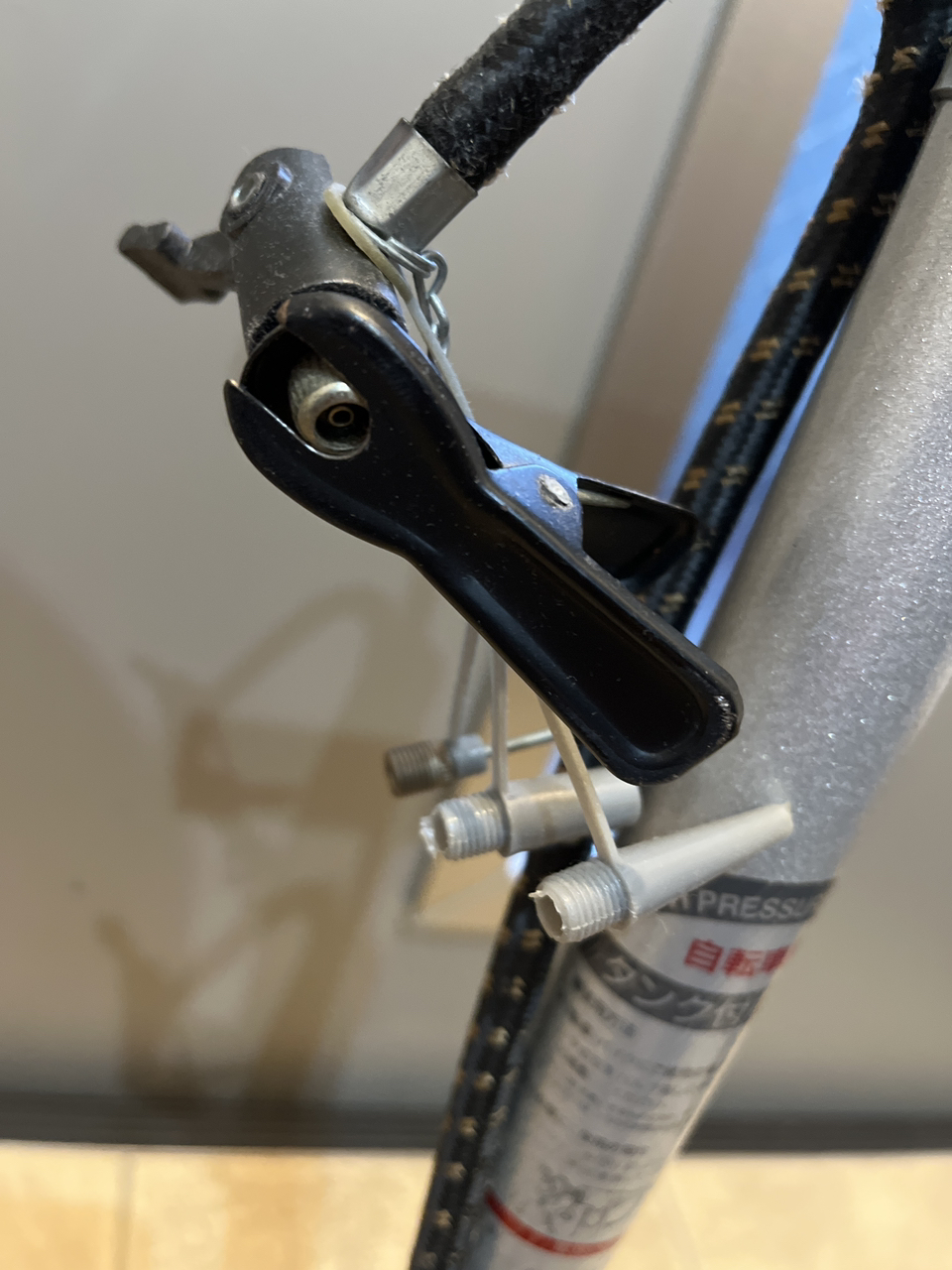 自転車の空気入れの写真3枚目