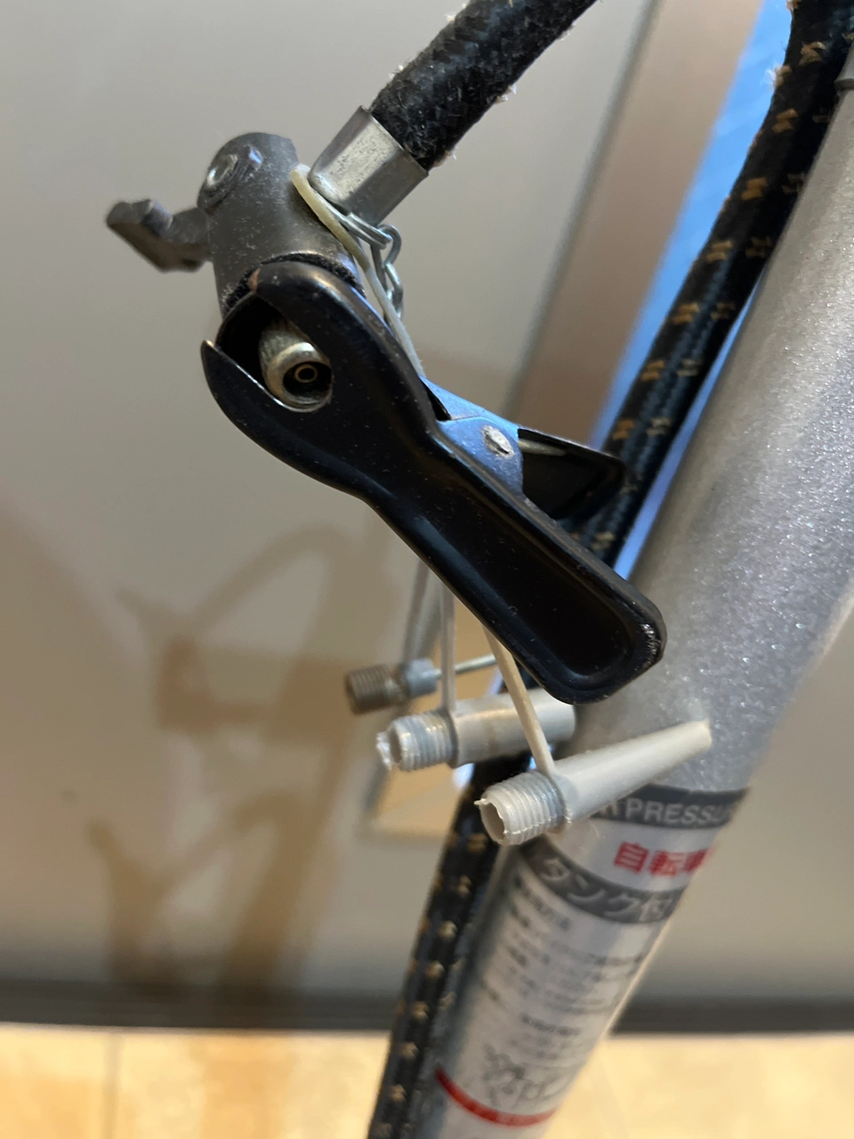 自転車の空気入れの写真3枚目
