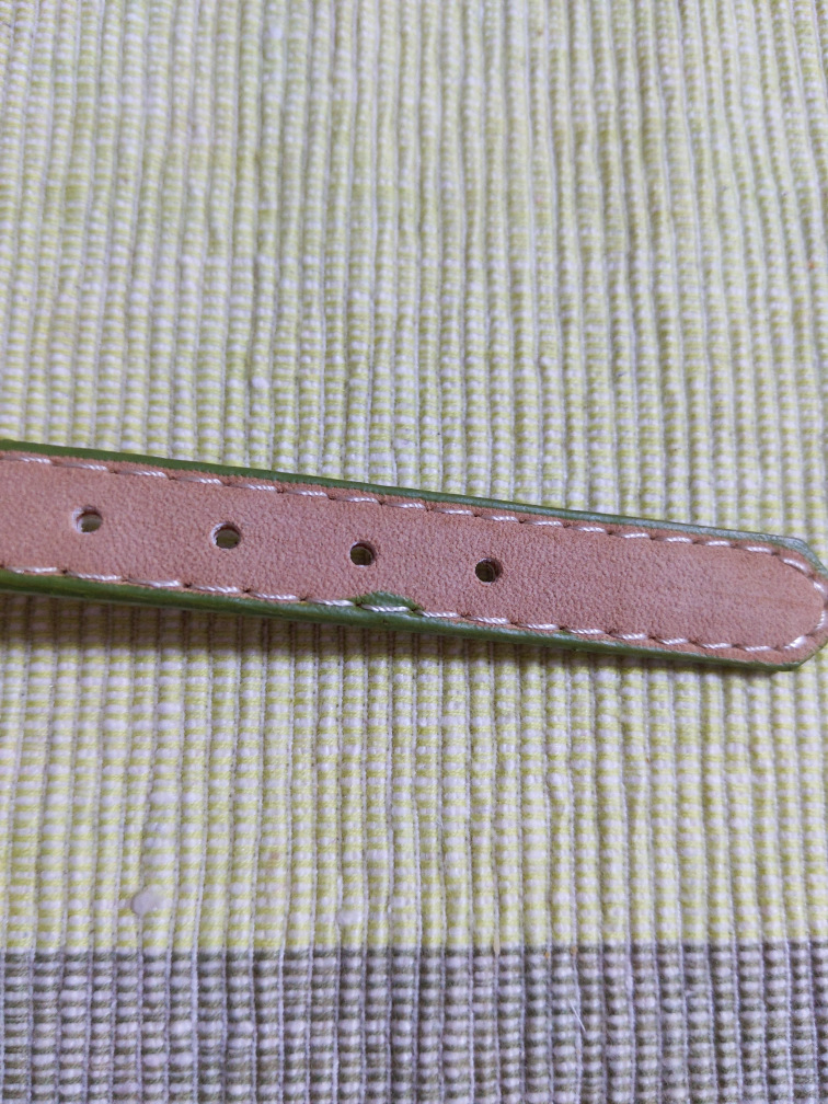 犬　首輪　本革　サイズＳ　首回り23〜28cm  ほぼ未使用の写真5枚目