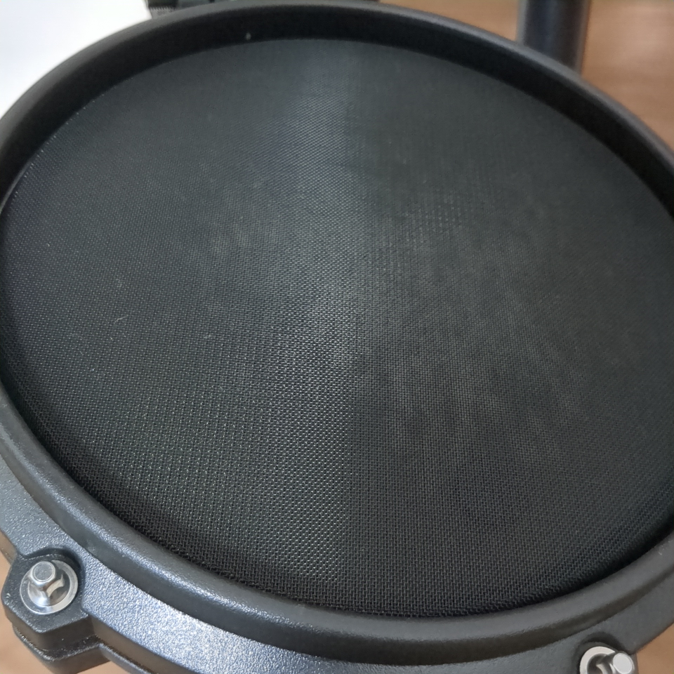 ALESIS　電子ドラムの写真2枚目