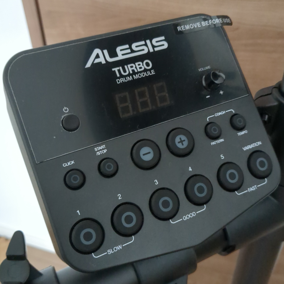 ALESIS　電子ドラムの写真3枚目