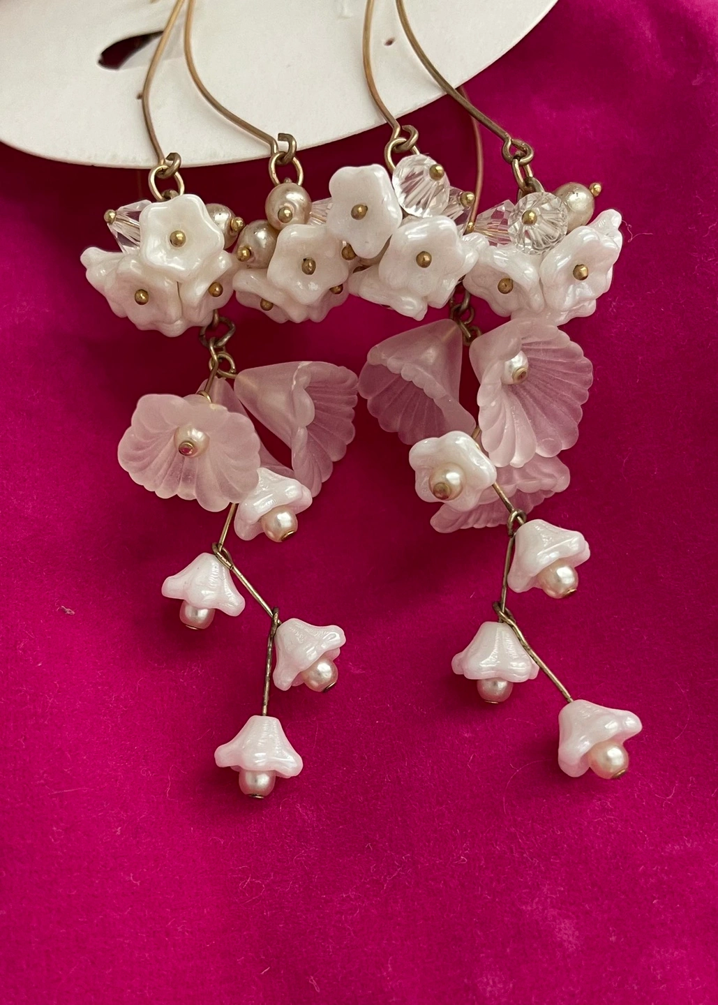 ピアス ハンドメイド 小花 ホワイトの写真2枚目