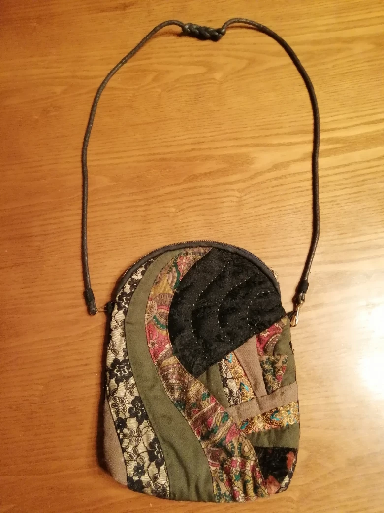 「値下げ!」パッチワークポシェット(ハンドメイド)