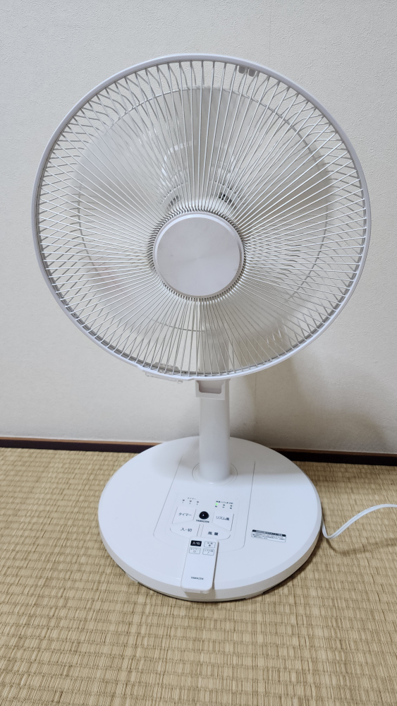 リモコン付きの扇風機