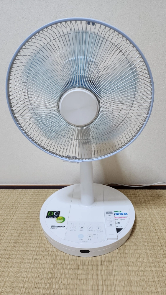 リモコン付きの扇風機