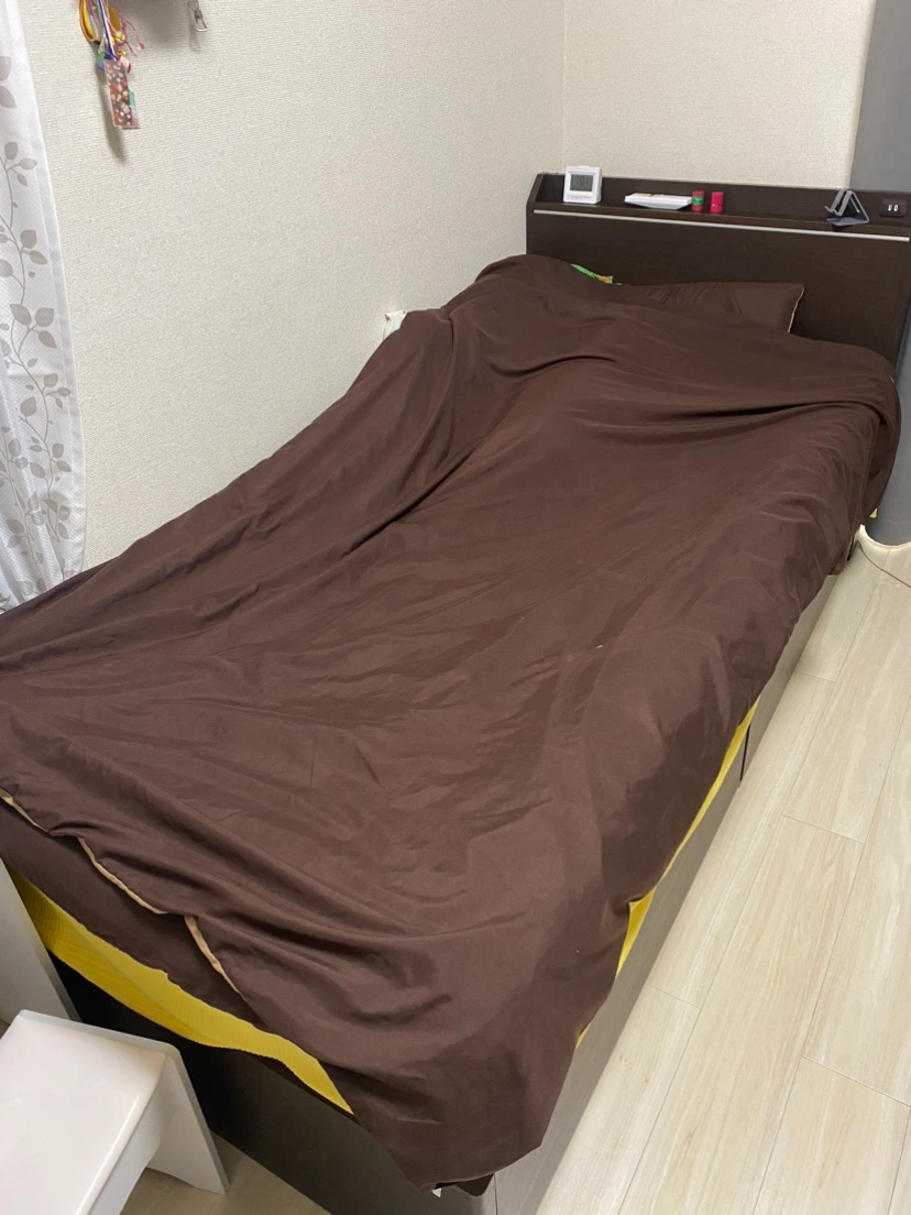 マットレス付きベッドフレーム、 タンスの写真2枚目