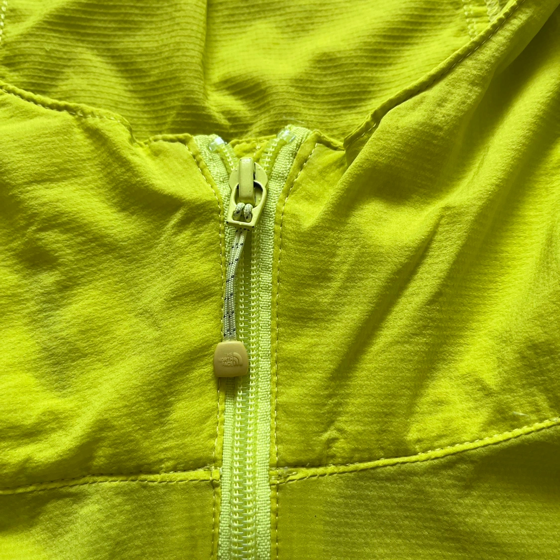 【THE NORTH FACE】アウトドアアウター S ウェア 薄手のジャンバーの写真3枚目