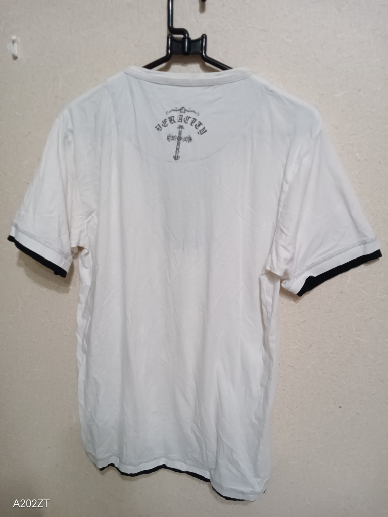 美品前ボタンラメ入り白半袖Tシャツの写真2枚目