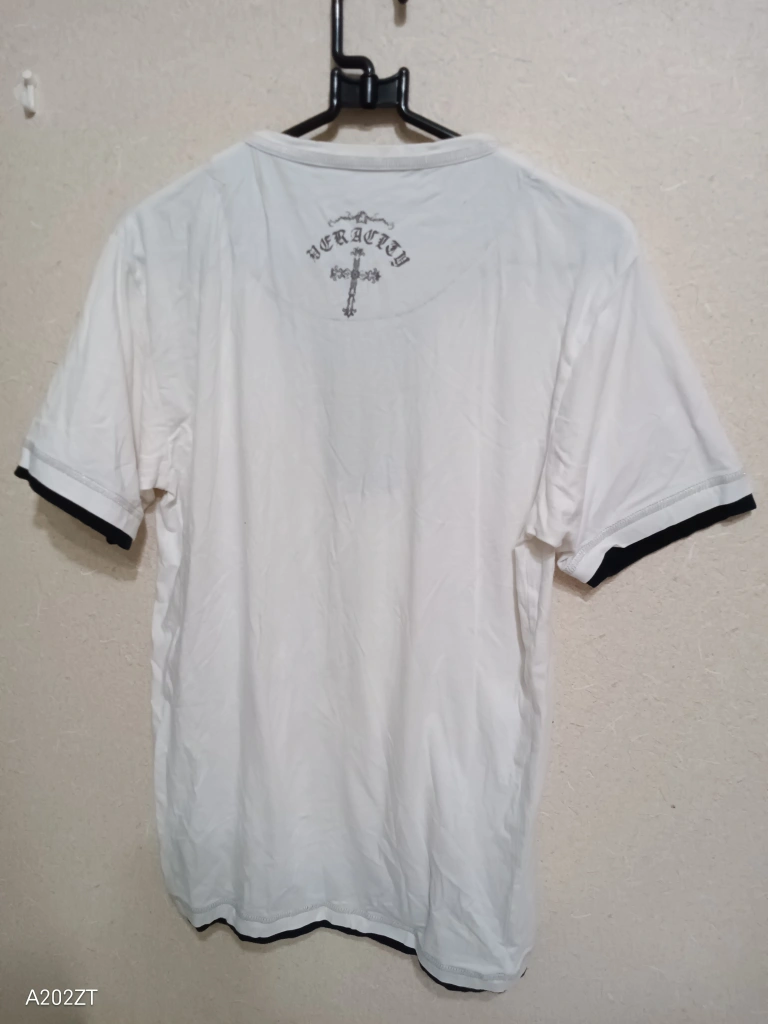 美品前ボタンラメ入り白半袖Tシャツの写真2枚目