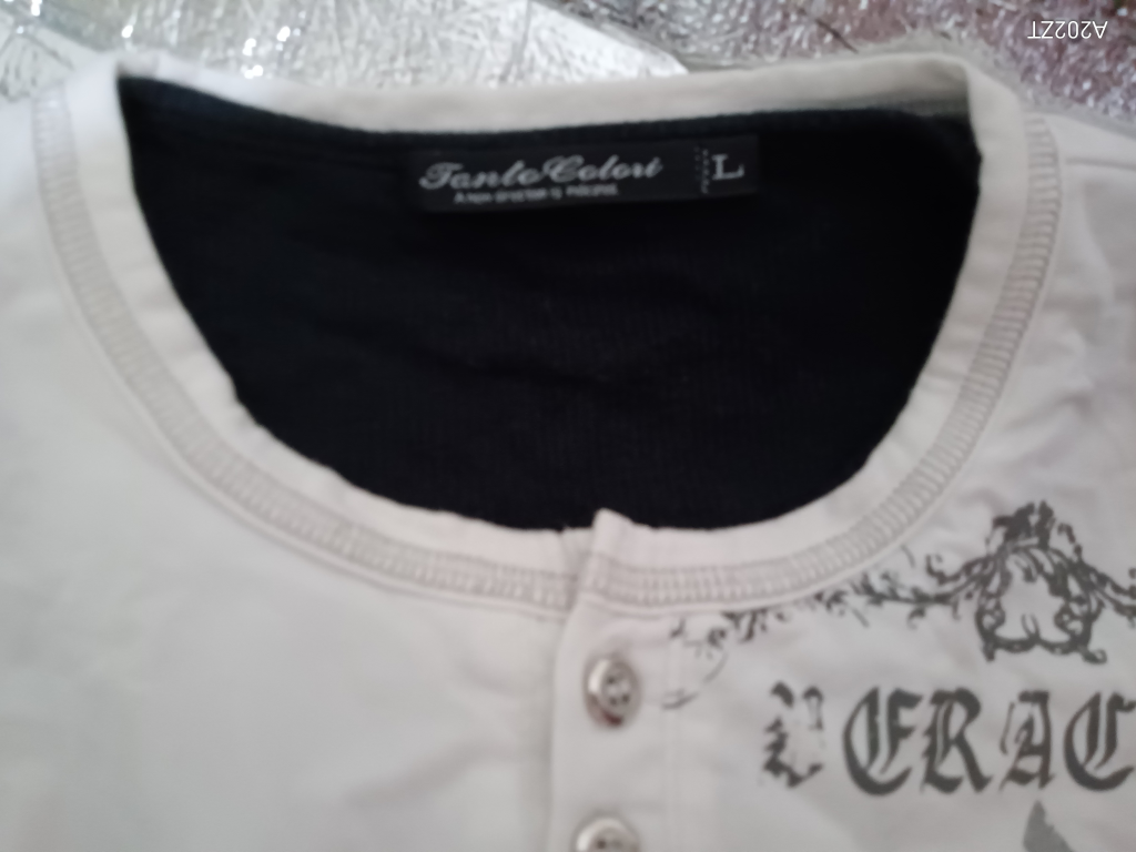 美品前ボタンラメ入り白半袖Tシャツの写真3枚目