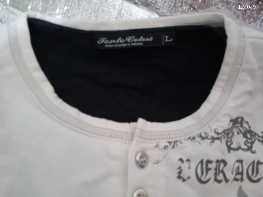 美品前ボタンラメ入り白半袖Tシャツの写真3枚目