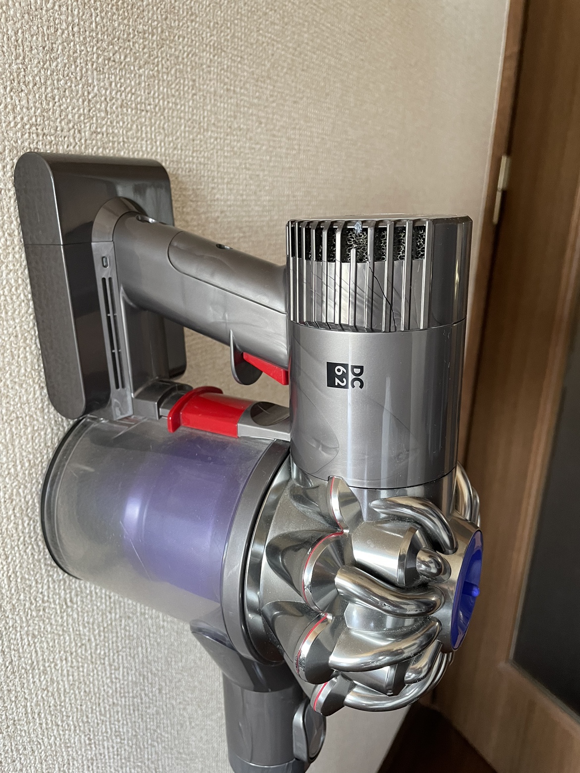 【ジャンク品】ダイソンDC62 コードレスクリーナーの写真3枚目
