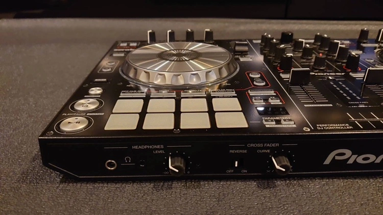 Pioneer DDJ-SR ハードケース付き、ハンドブック付きの写真2枚目