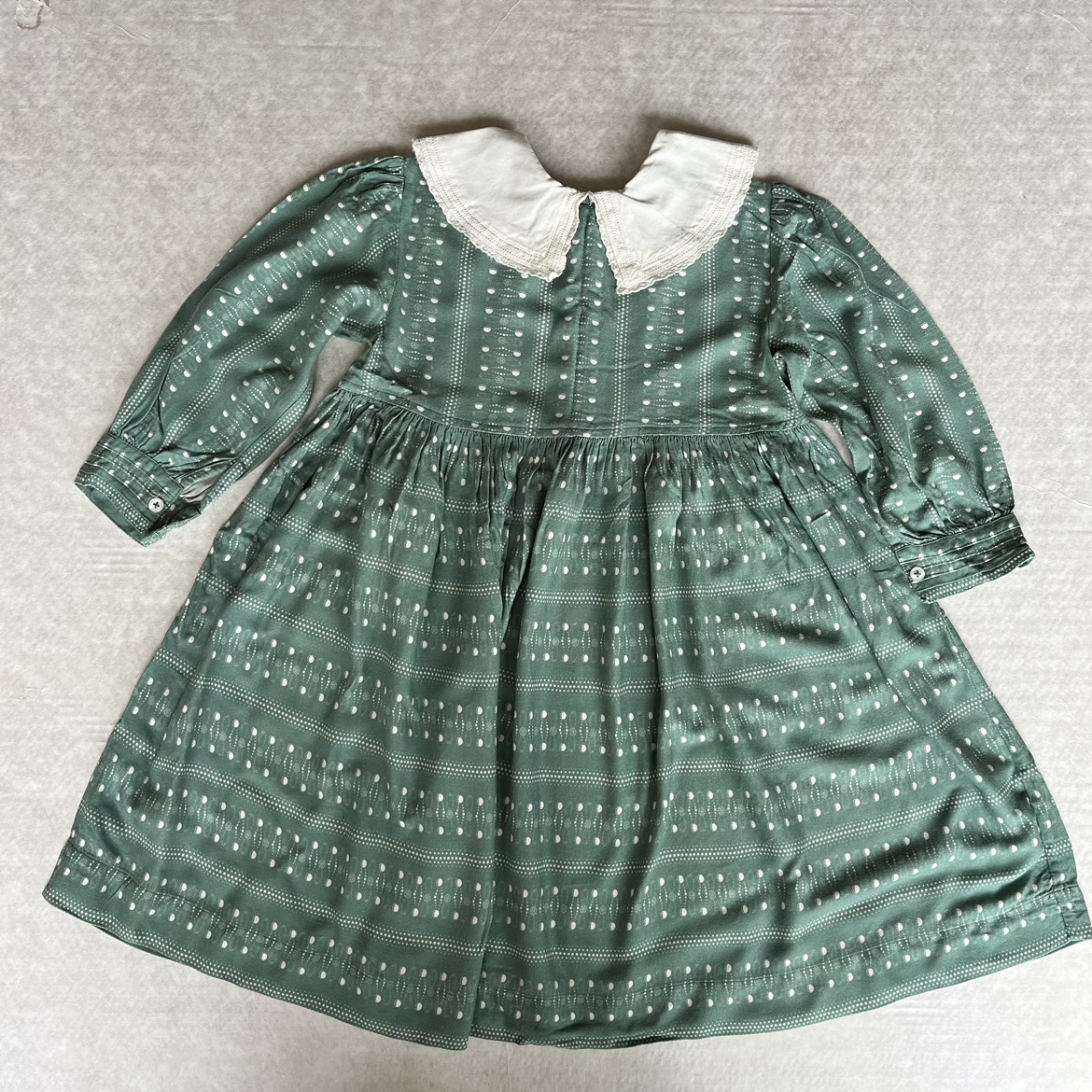 キッズワンピース　caramel  6Y