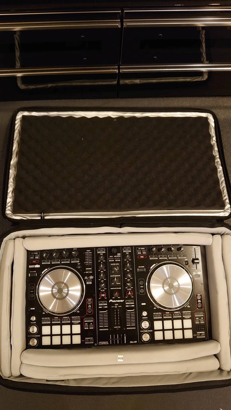 Pioneer DDJ-SR ハードケース付き、ハンドブック付きの写真3枚目