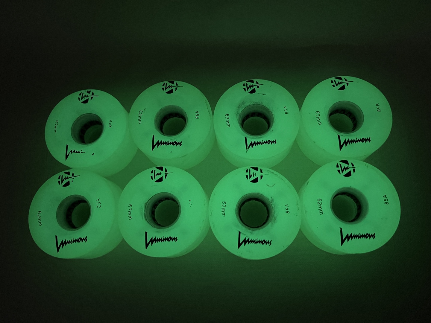 Luminous 暗闇で光るローラースケートホイール 8個　85A 62mm