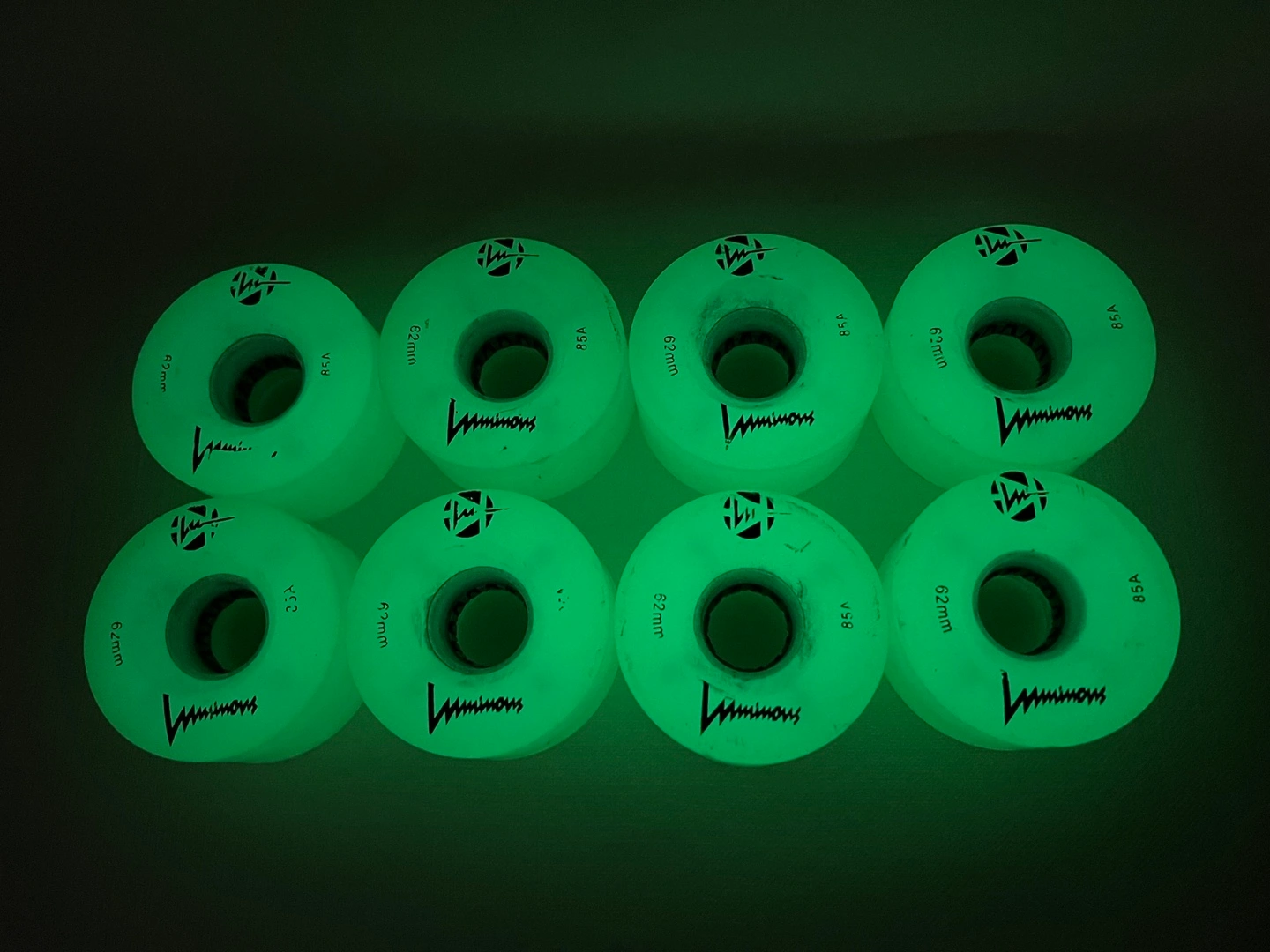 Luminous 暗闇で光るローラースケートホイール 8個 85A 62mm