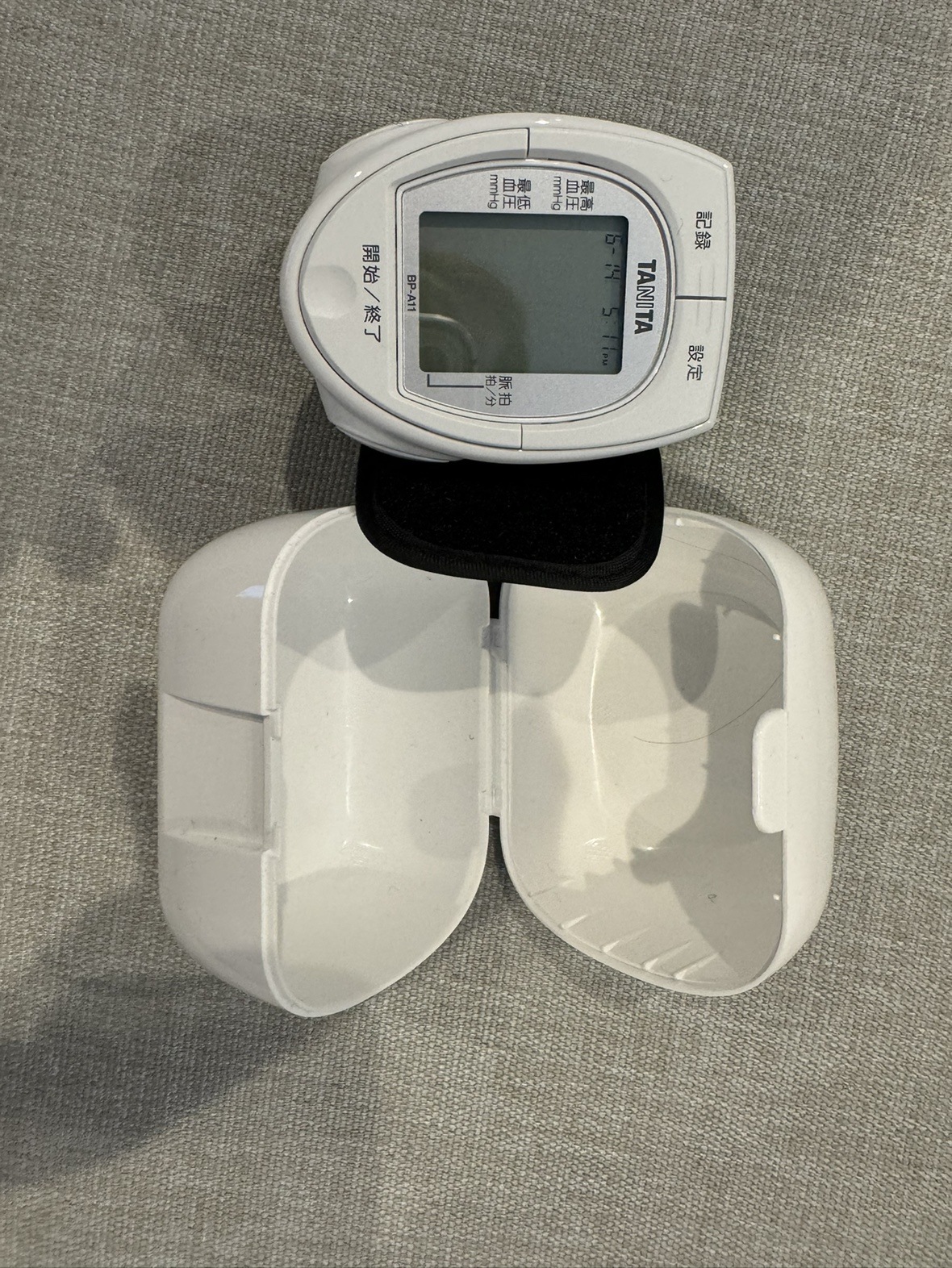 血圧計　手首用の写真6枚目