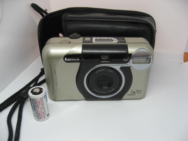 【再値下げ】【新品電池に交換済】フィルムカメラ　コニカズーム付コンパクトカメラ