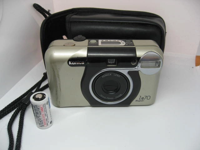 【再値下げ】【新品電池に交換済】フィルムカメラ コニカズーム付コンパクトカメラ
