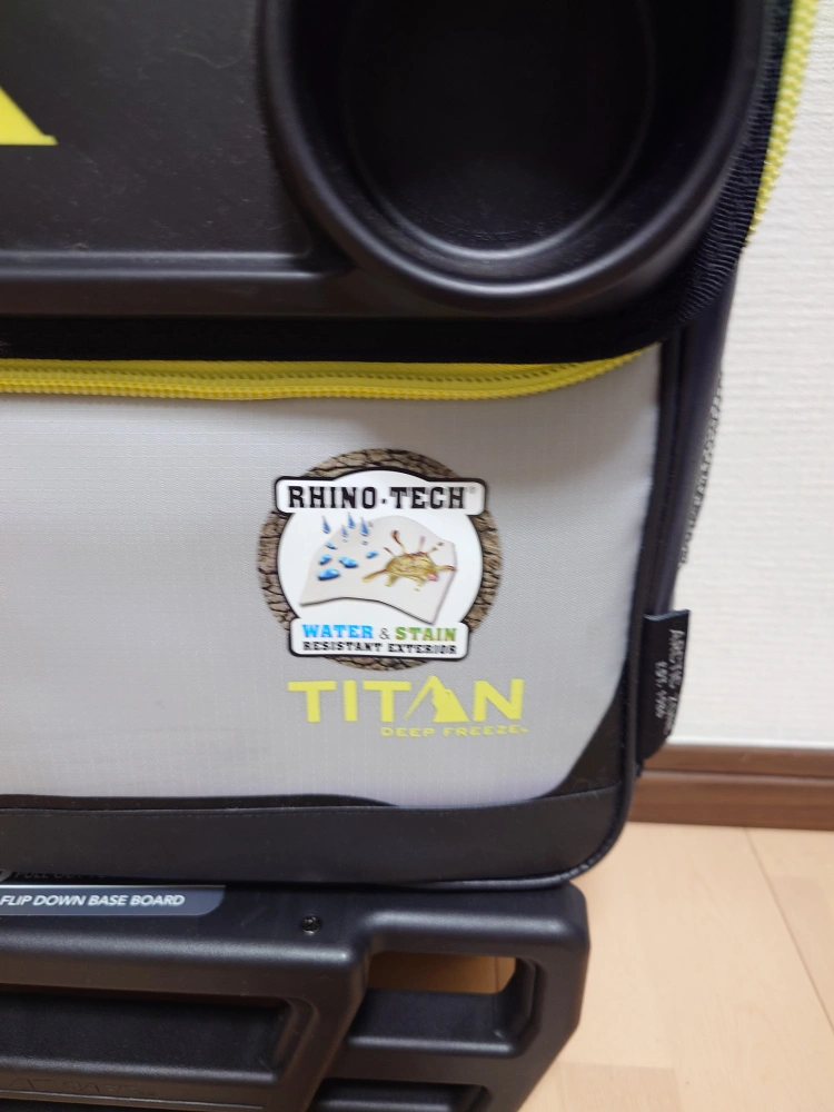 Titan deep freeze by arctic zoneのクーラーバッグの写真4枚目